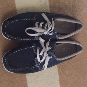 A nice pair blue lace loafer